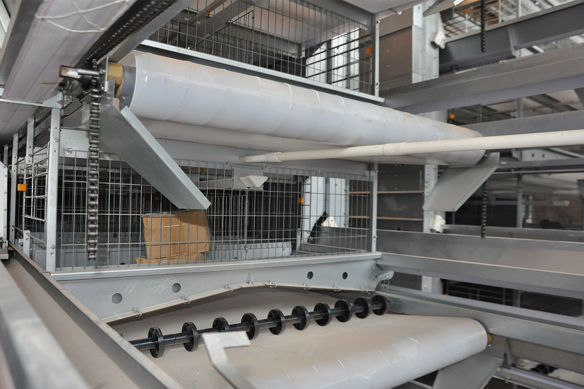Tracked-manure-cleaner