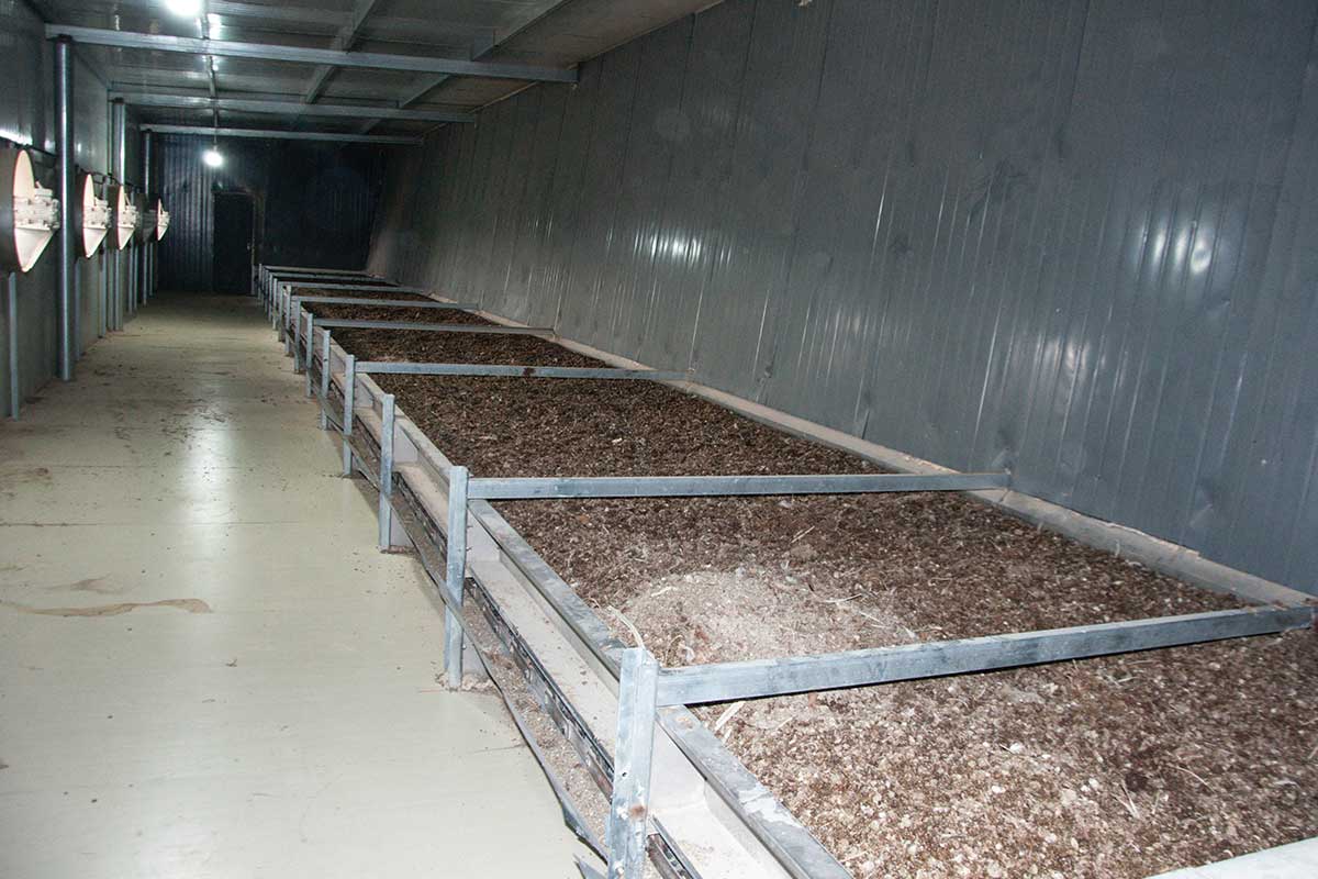 Uses of Air-Drying Equipment for Laying Hen Manure